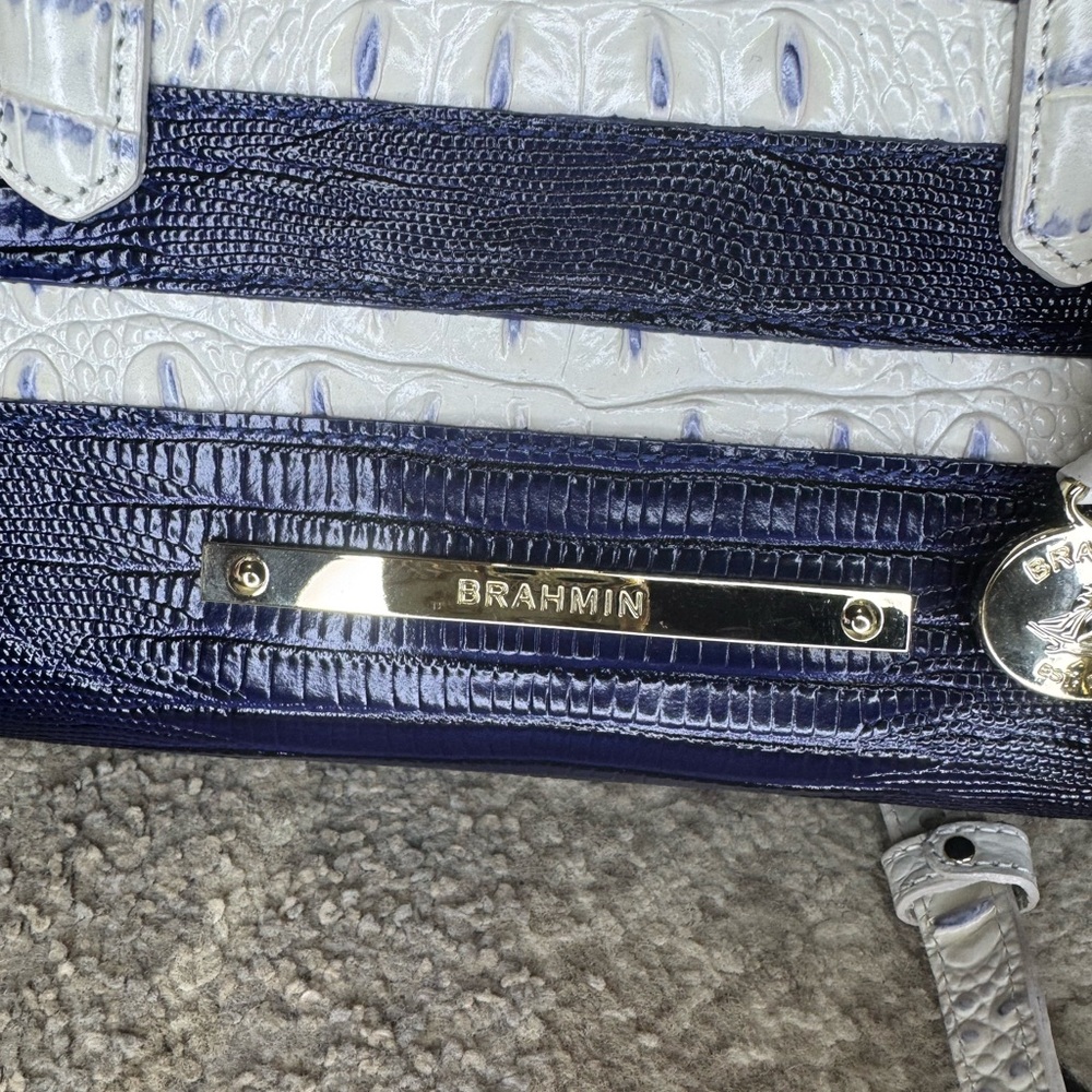 PERFECT Brahmin White and Navy Crocodile Embossed Duxberry Style Satchel - Picture 9 of 16